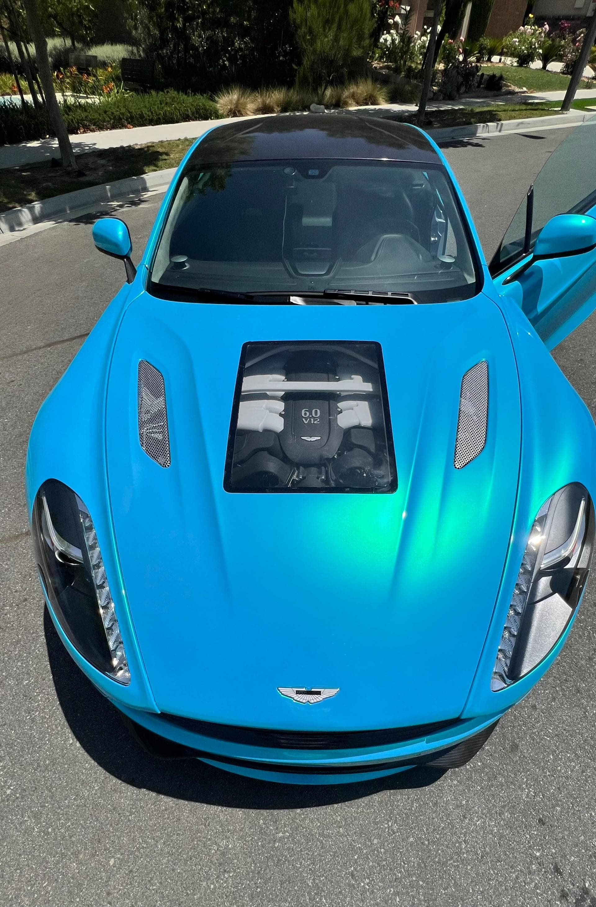 Aston Martin Vanquish Coupe - Top view