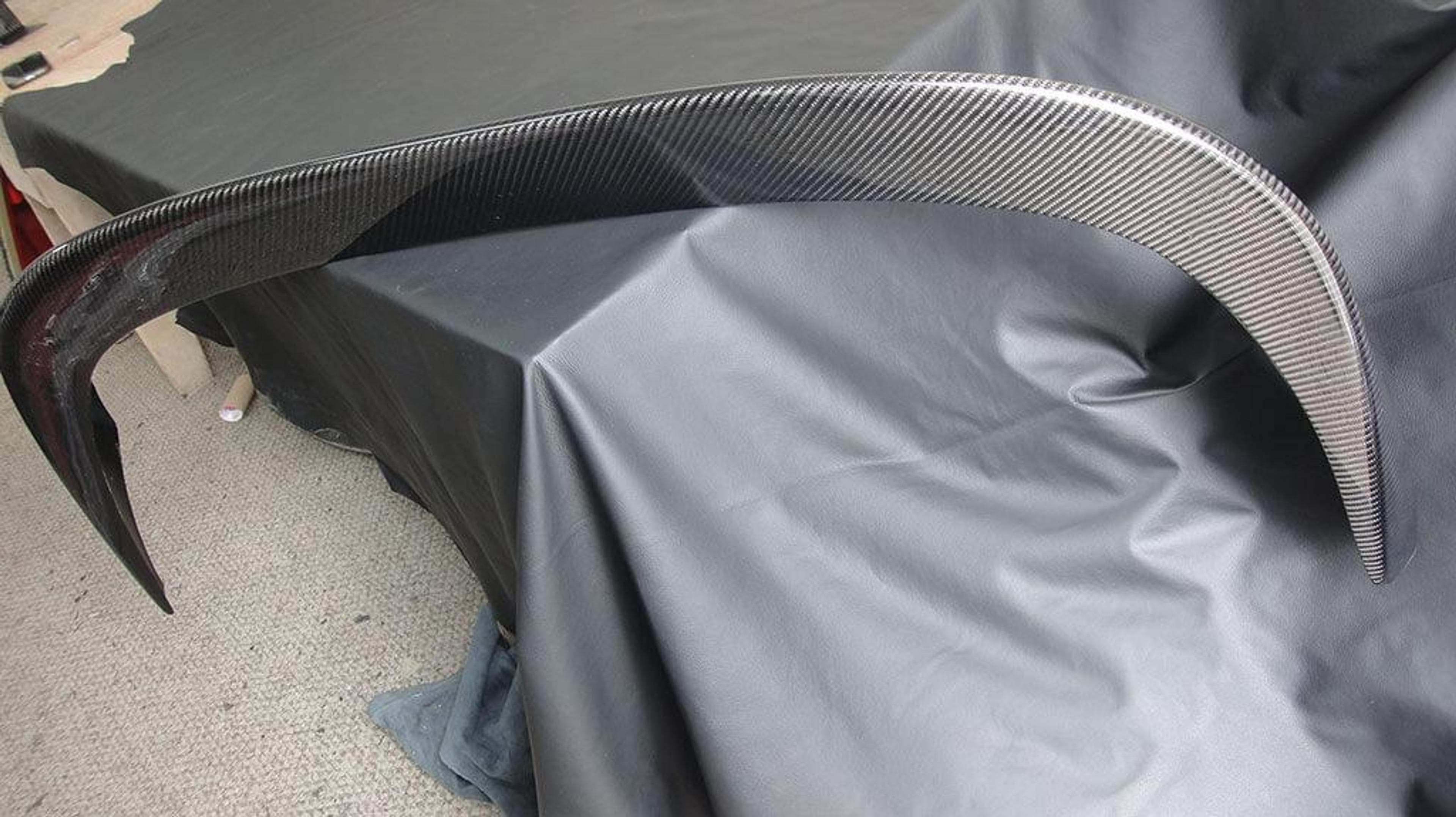 Trunk spoiler overlay Trunk Spoiler Carbon Fiber Overlay