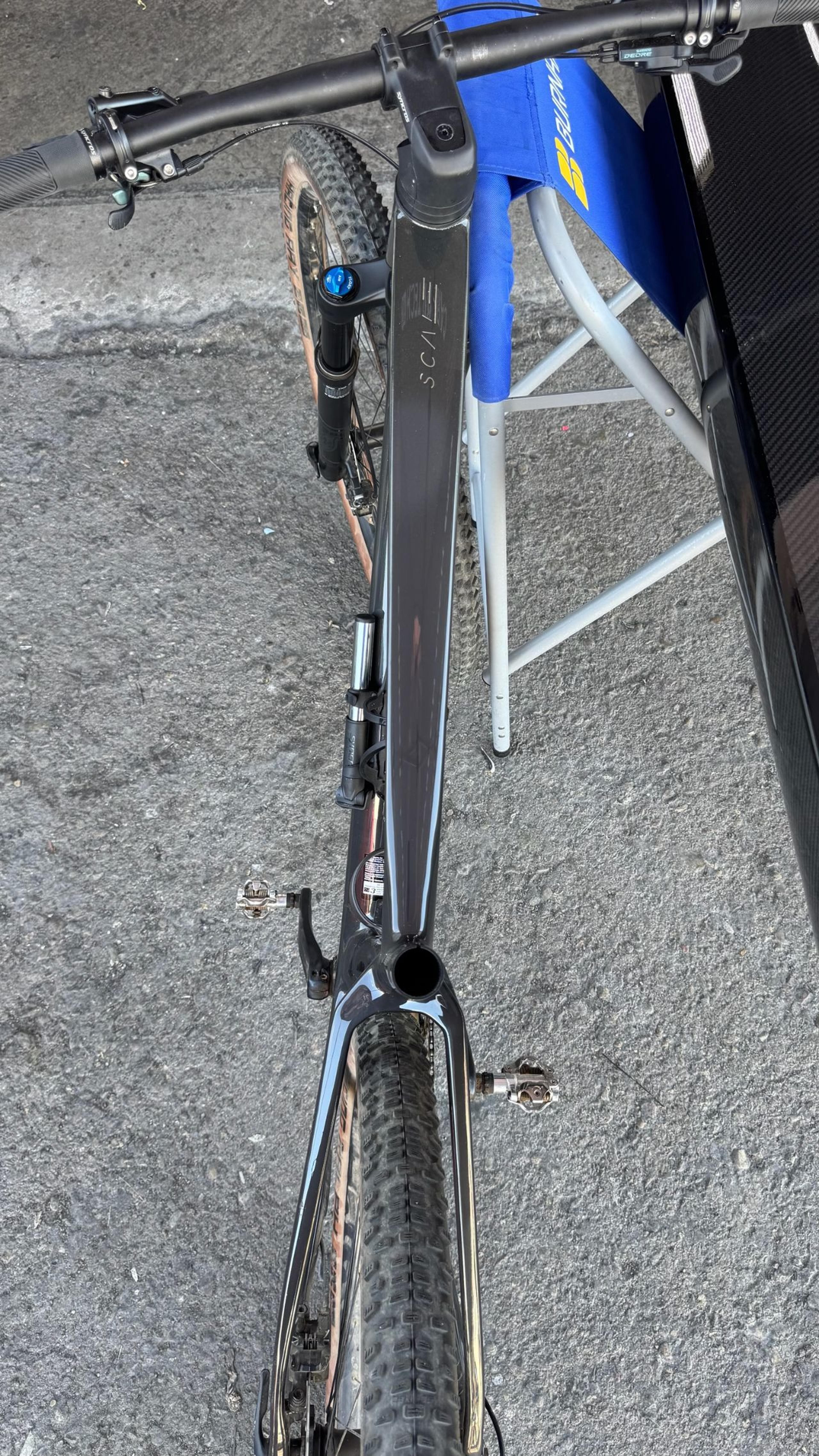 Top-down view of the completed repair, showing alignment and finish from the head tube to the seat tube. Top-down view of repaired Scott Scale RC carbon fiber mountain bike frame