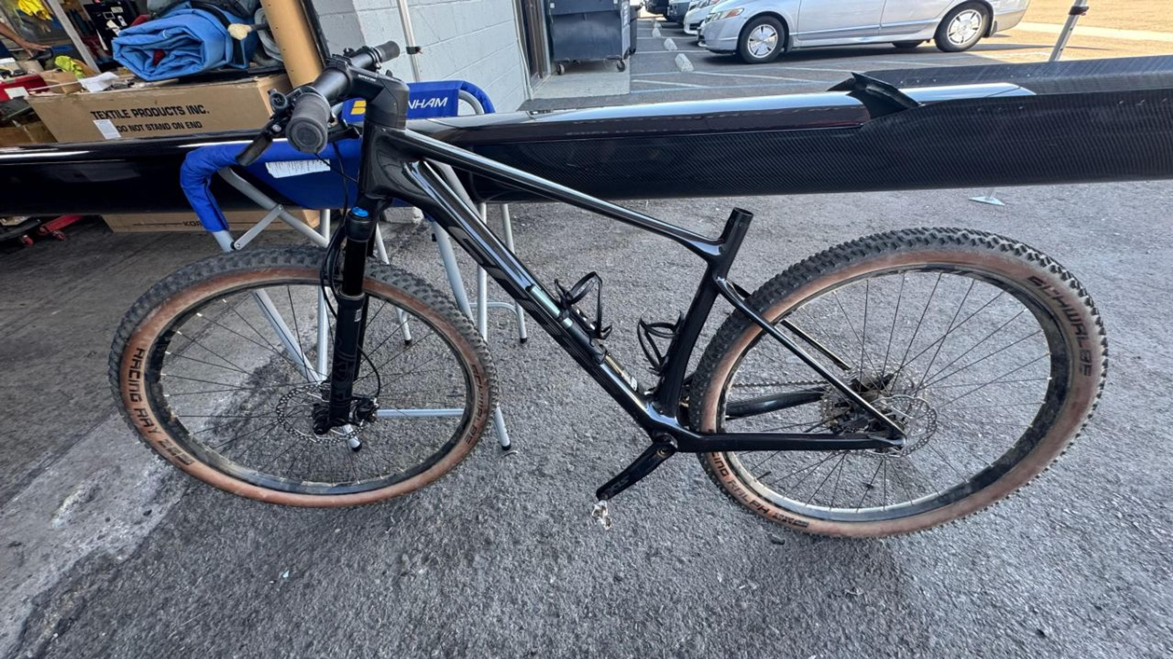 Full side profile of the Scott Scale RC mountain bike after the frame repair and finish restoration. Scott Scale RC cross-country mountain bike after carbon fiber frame repair